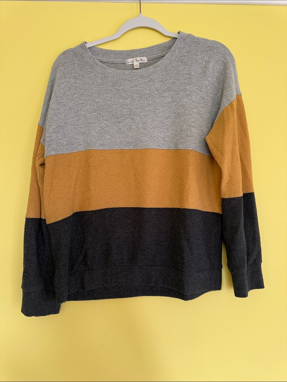 nine britton Colorblock Crewneck Sweater in Gray, Mustard & Black